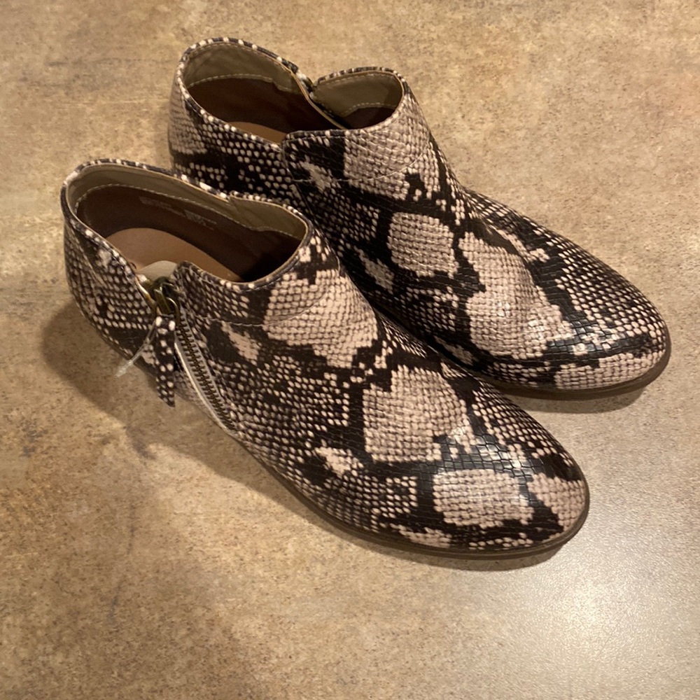 Womens Time and Tru boots size 6.5